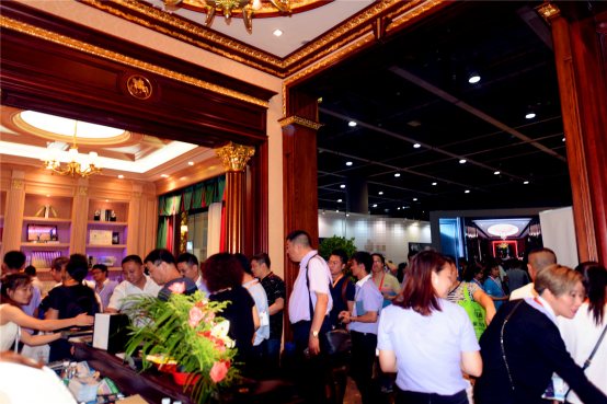 ��s���Ҿ�չ ��ľ˹��֮ҹ���|ݸ���ƼҾӅf�����Ñc��A�M�e��