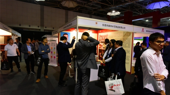 ��s���Ҿ�չ ��ľ˹��֮ҹ���|ݸ���ƼҾӅf�����Ñc��A�M�e��